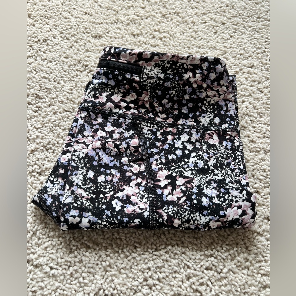 Lululemon Floral Pace Rival Crop - Picture 2 of 7